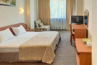 Гостиница Черноморье Небуг Улучшенный двухместный номер с 1 кроватью или 2 отдельными кроватями, вид на горы-4