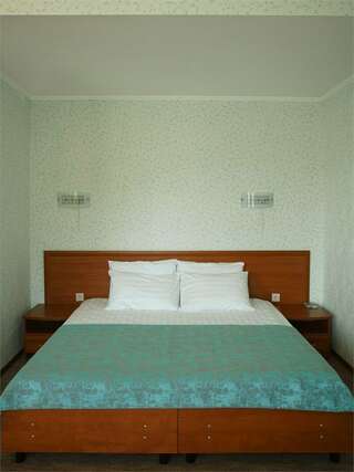 Гостиница Черноморье Небуг Комфорт без балкона первой категории-4